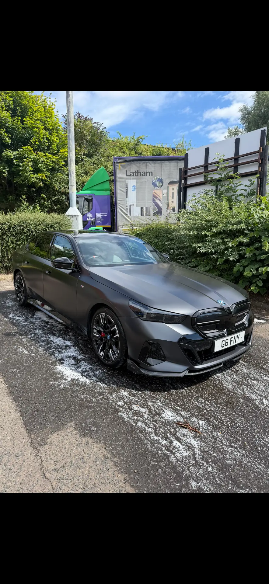 BMW i5 M60 foam pre-wash